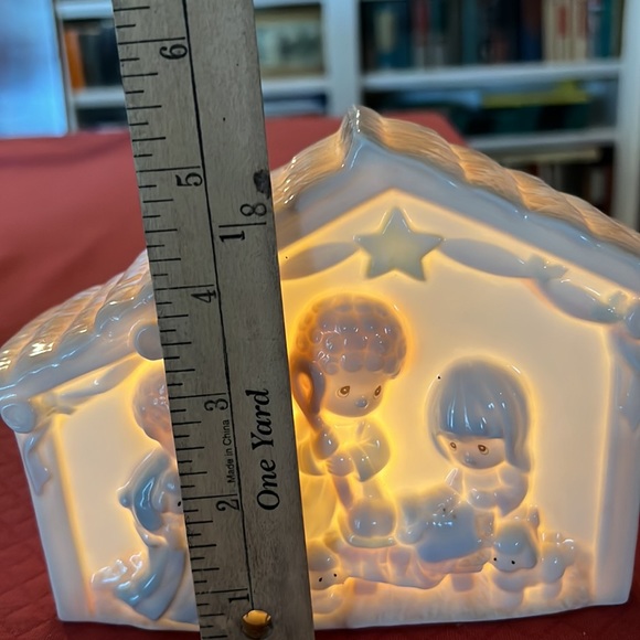 Vintage Authentic precious moments light up nativity. - Picture 8 of 9